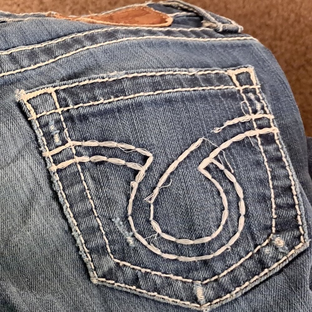 Big Star "LIV" Distressed Embroidered Pocket Denim Jean Capris, size 28 - Picture 13 of 13